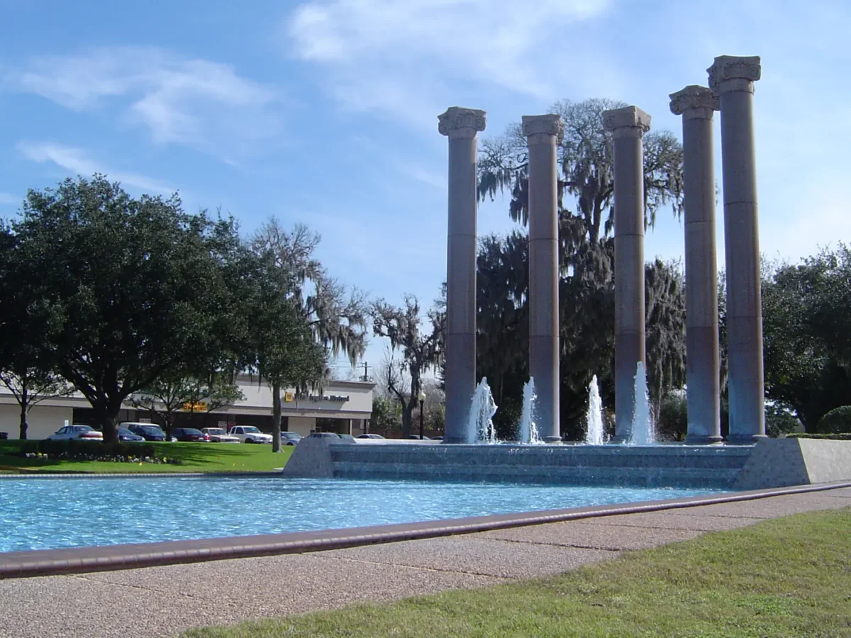Fountain and pillars at the Sugar Creek entrance in Sugar Land, Texas